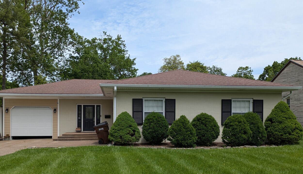 111 Jesselin Dr in Lexington, KY - Foto de edificio