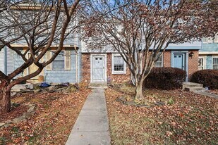 1664 Harvest Green Ct in Reston, VA - Building Photo