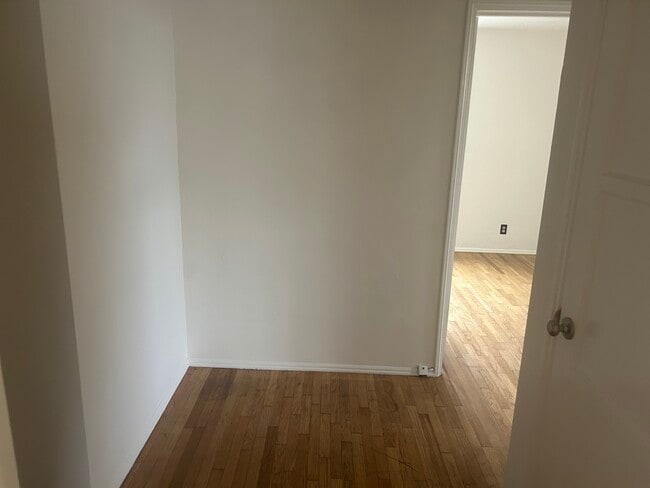 267 Covina Ave, Unit 2 in Long Beach, CA - Foto de edificio - Building Photo