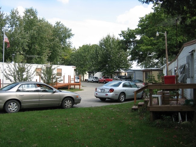 Silver Lake Mobile Home Park in South Lyon, MI - Building Photo - Building Photo