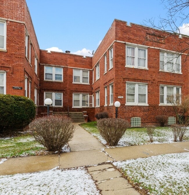 property at 9734 S Prairie Ave