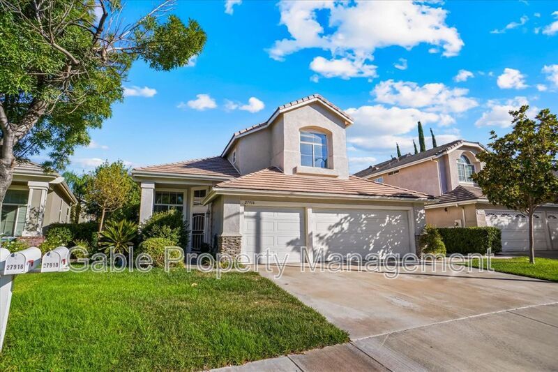 27916 Brookhaven Pl in Santa Clarita, CA - Foto de edificio