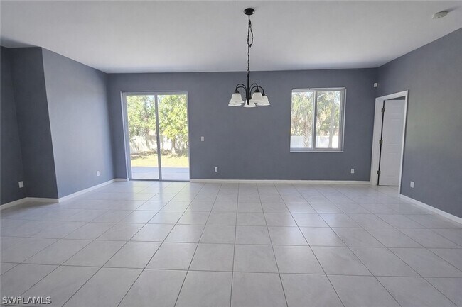 2502 10th St W in Lehigh Acres, FL - Building Photo - Building Photo