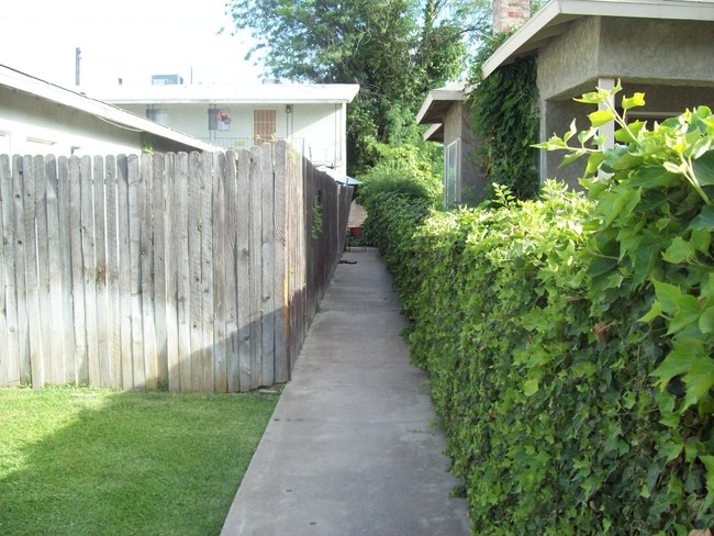 2509 19th St in Bakersfield, CA - Foto de edificio - Building Photo