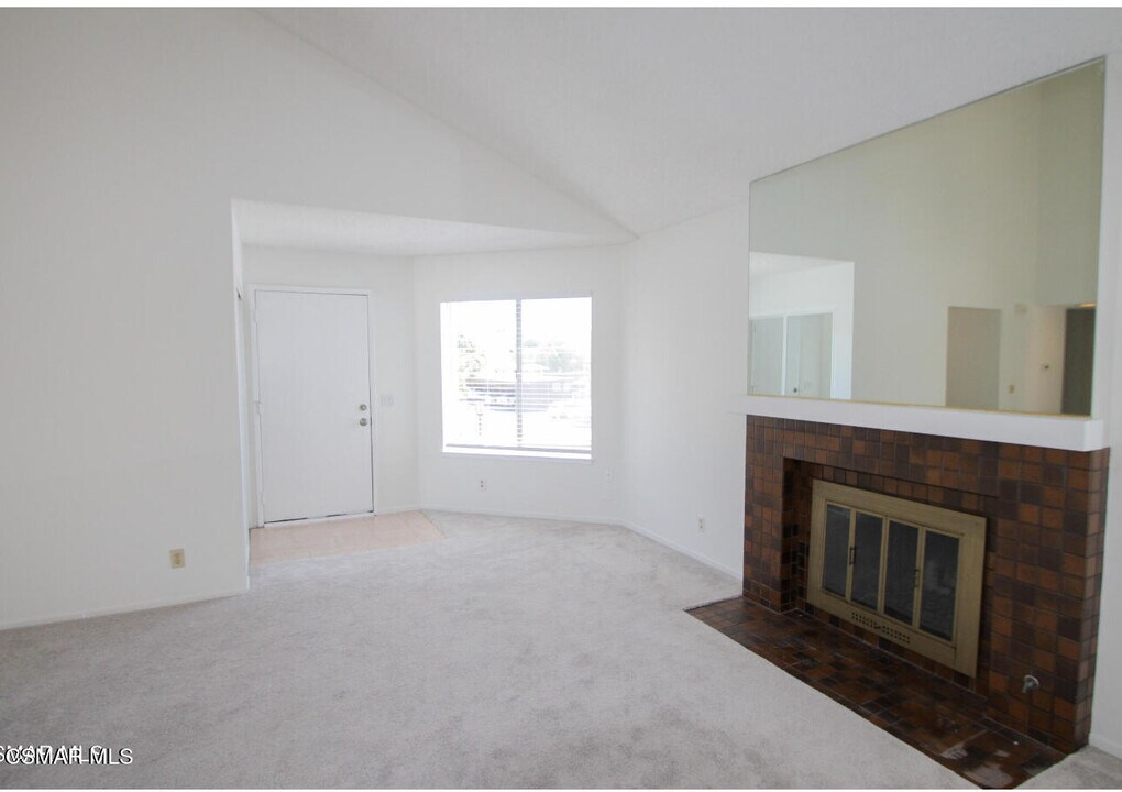 1760 Sinaloa Rd in Simi Valley, CA - Building Photo