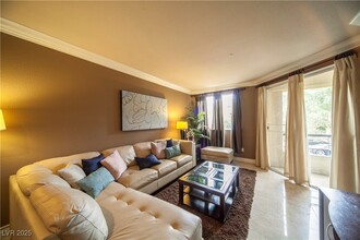 220 E Flamingo Rd in Las Vegas, NV - Building Photo - Building Photo