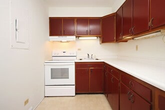 2114 Ivy Rd in Charlottesville, VA - Foto de edificio - Building Photo