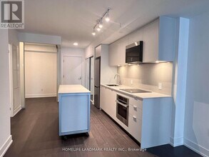 8 Cedarland Dr in Markham, ON - Building Photo - Building Photo