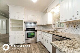 5498 Aucilla Creek Ln in Stone Mountain, GA - Foto de edificio - Building Photo