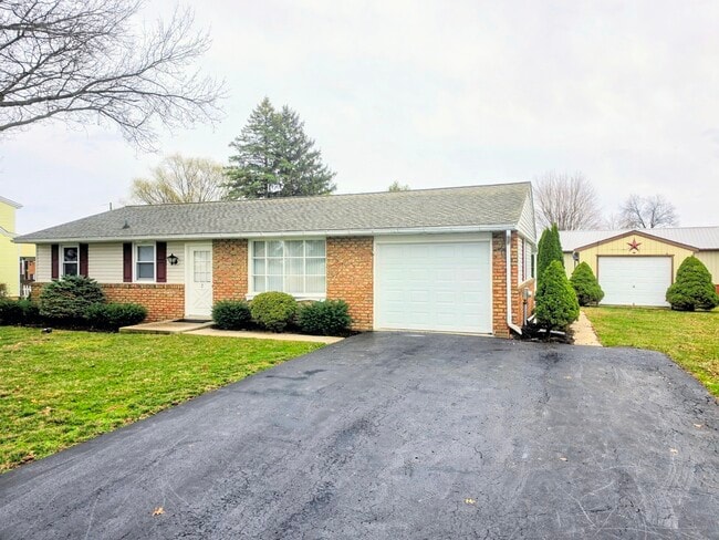 2 Colonial Ave in Myerstown, PA - Foto de edificio - Building Photo