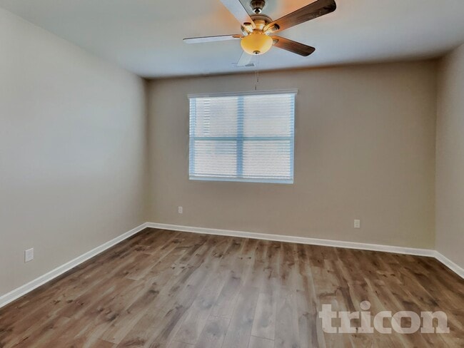 4050 Beach Wy, Unit 25.W.204 in White House, TN - Foto de edificio - Building Photo