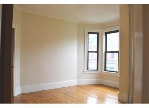 222 Washington St in Brookline, MA - Foto de edificio - Building Photo