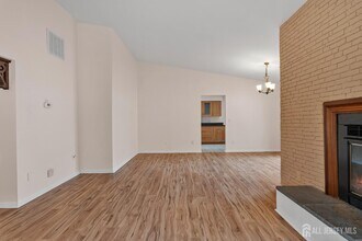 29 Whittney Ct in East Brunswick, NJ - Building Photo - Building Photo