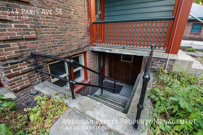 444 Paris Ave SE in Grand Rapids, MI - Building Photo - Building Photo