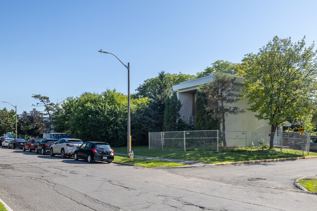 Blair Court Community Housing in Ottawa, ON - Building Photo - Building Photo