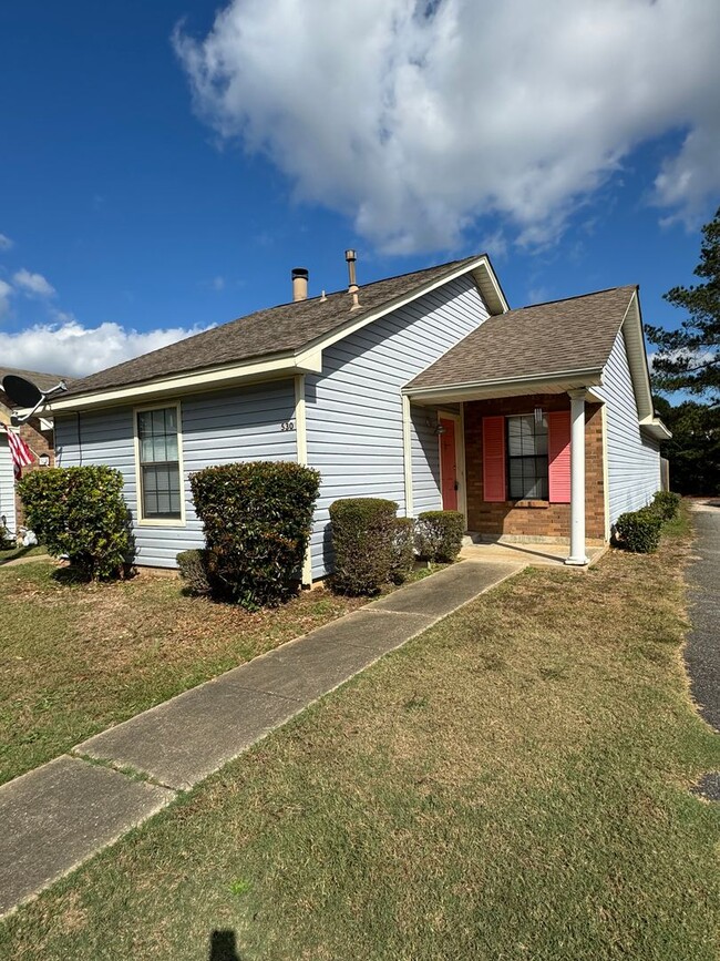 530 Hollow Wood Rd in Montgomery, AL - Foto de edificio - Building Photo