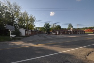 616 E Main St in Livingston, TN - Building Photo - Building Photo