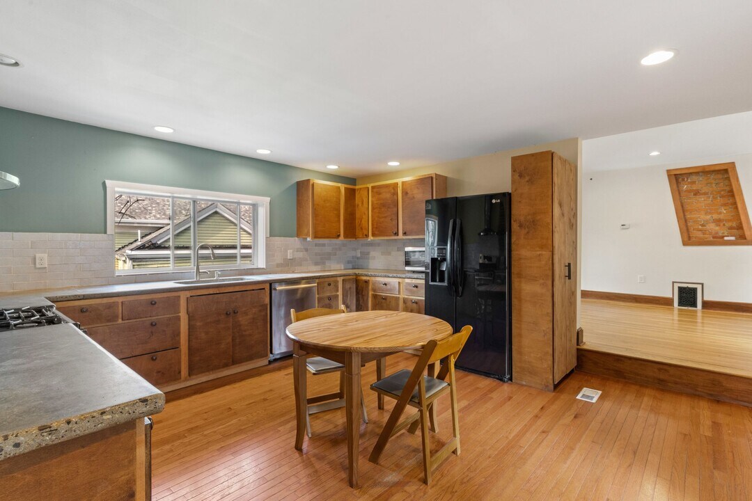 16 Edwin St, Unit 2 in Brookline, MA - Building Photo