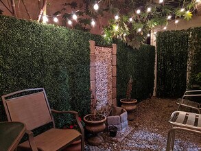 1941 1/2 Holly Dr in Los Angeles, CA - Building Photo - Building Photo