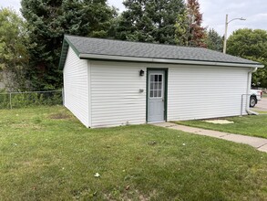 401 Hemlock St in Rhinelander, WI - Foto de edificio - Building Photo