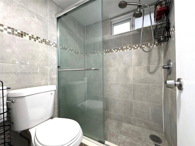 7850 Byron Ave in Miami Beach, FL - Building Photo - Building Photo