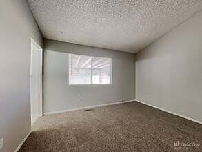 8105 Shifting Sands Dr in Reno, NV - Building Photo - Building Photo