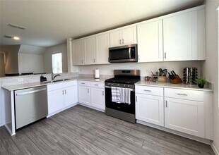 14020 Earlham St in Pilot Point, TX - Building Photo - Building Photo