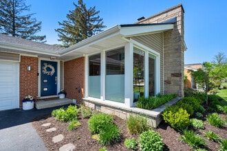 411 Huntington Ln in Elmhurst, IL - Building Photo - Building Photo