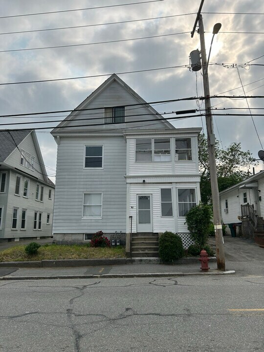 161 School St in Lowell, MA - Foto de edificio