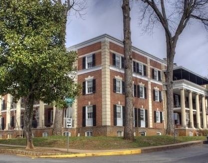 Preston Court Apartments in Charlottesville, VA - Foto de edificio