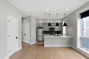 1050 W Cornelia Ave in Chicago, IL - Building Photo