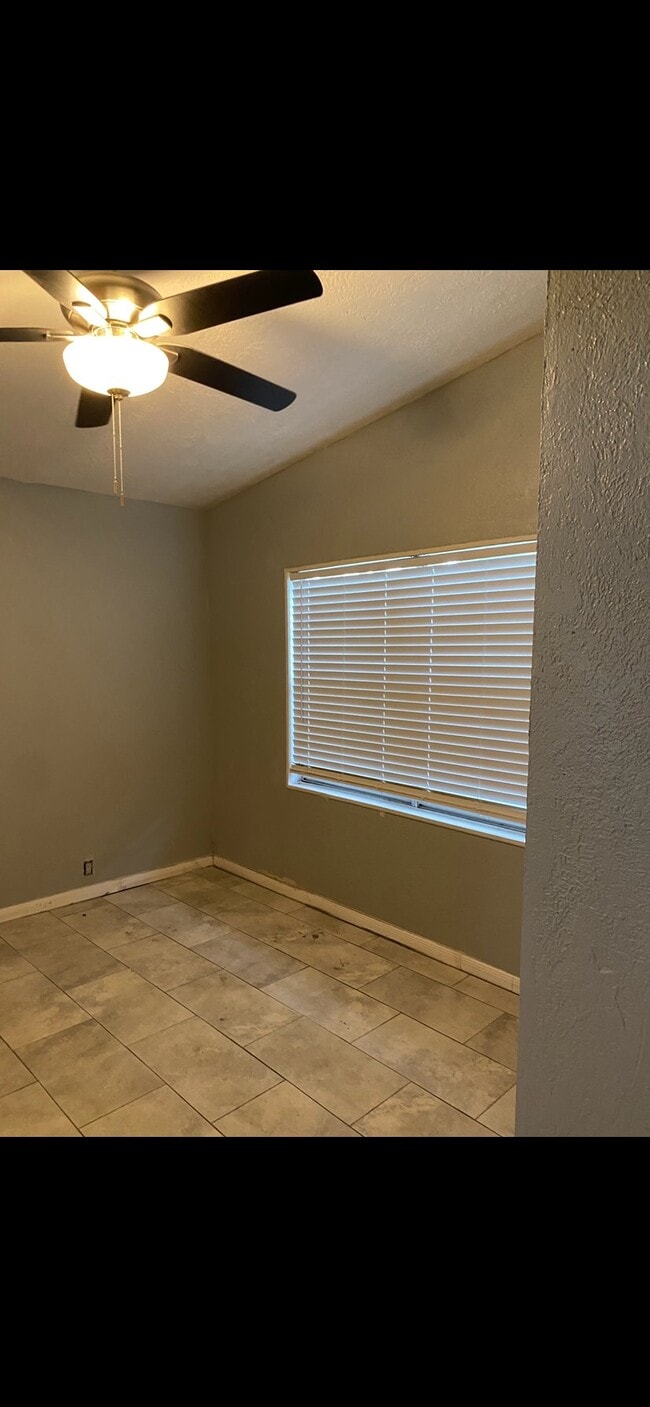 418 E 1st St in Deer Park, TX - Foto de edificio - Building Photo