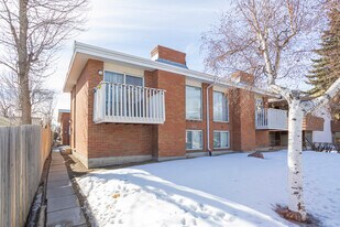 131 13 Av NE in Calgary, AB - Building Photo