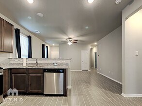 25554 Northpark Spruce Dr in Porter, TX - Foto de edificio - Building Photo