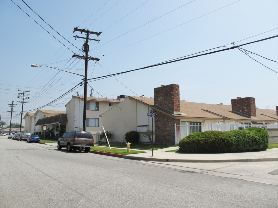 Dorset House Apartments in Downey, CA - Building Photo