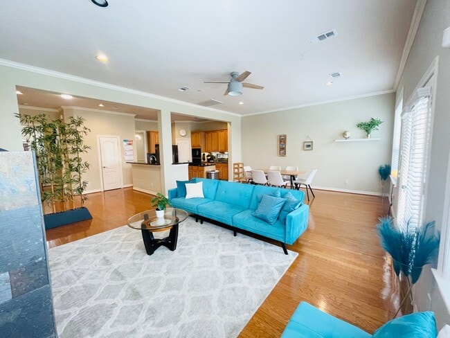 5457 Fairdale Ln in Houston, TX - Building Photo - Building Photo