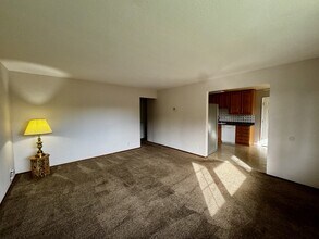 124 Jeffrey Dr in Petaluma, CA - Building Photo - Building Photo