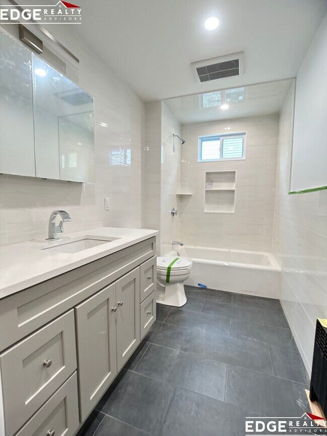 66 Perthshire Rd, Unit 2 in Boston, MA - Building Photo - Building Photo