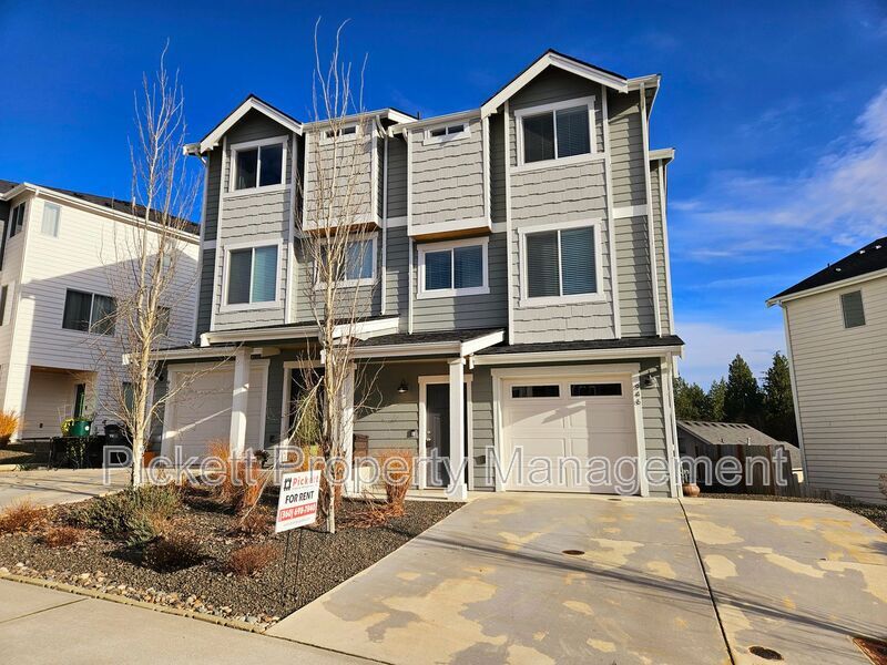 946 NW Highgarden Dr in Bremerton, WA - Building Photo