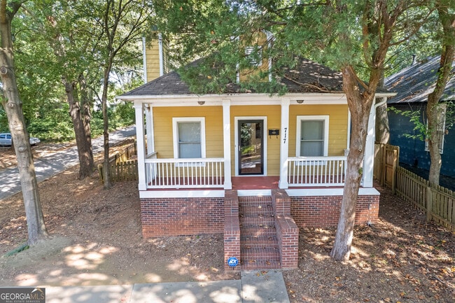 property at 717 Dill Ave SW