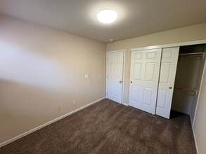 1422 E Mesa Ct in Visalia, CA - Building Photo - Building Photo