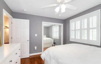 329 Wesmond Dr in Alexandria, VA - Foto de edificio - Building Photo