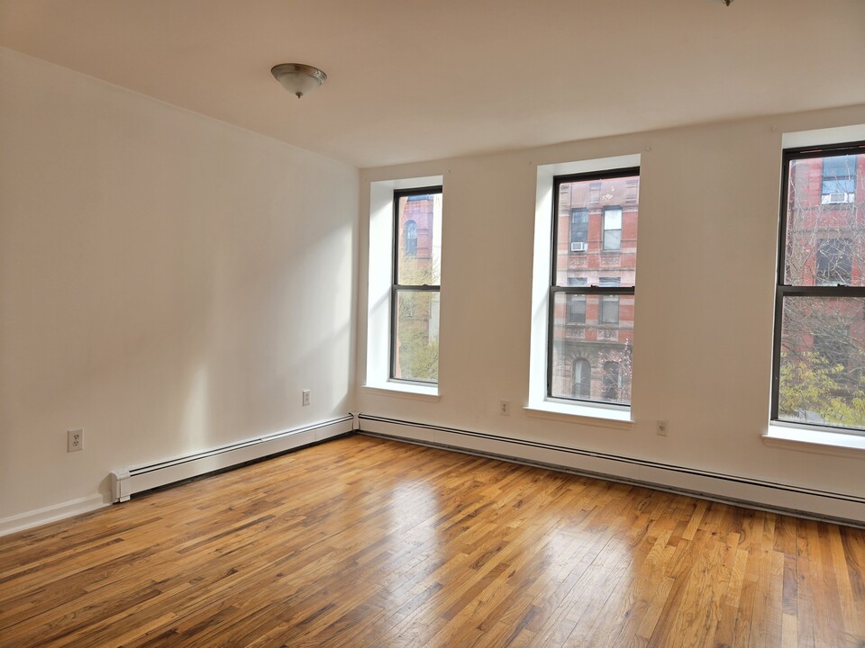 267 W 121st St, Unit #2 in New York, NY - Building Photo