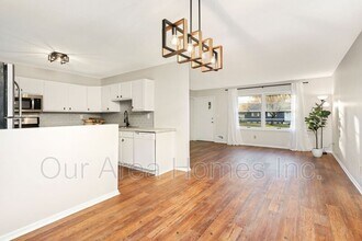 9480 Quaker Ln N in Maple Grove, MN - Building Photo - Building Photo