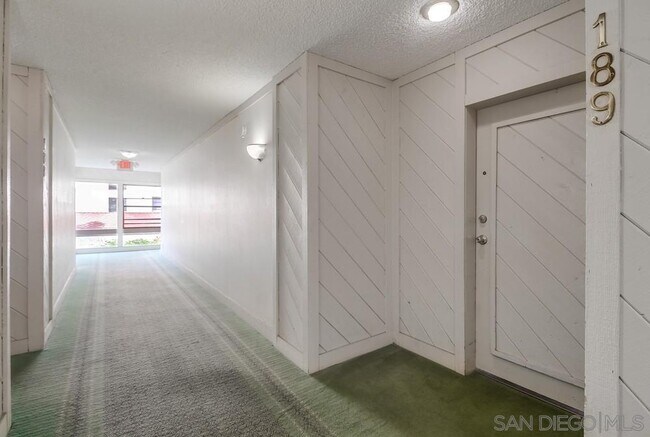 6737 Friars Rd in San Diego, CA - Foto de edificio - Building Photo