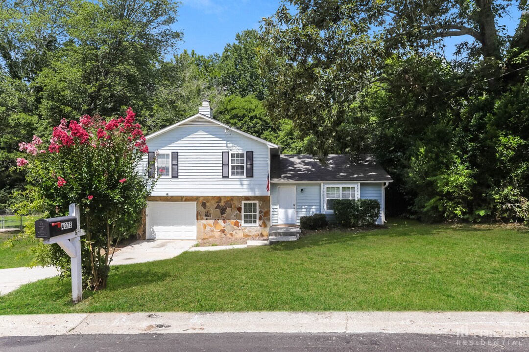 4073 Red Laurel Way SW in Snellville, GA - Foto de edificio