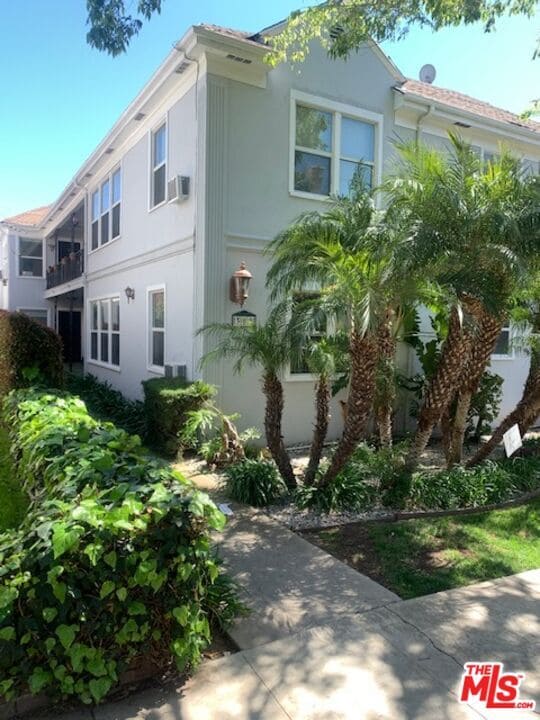 property at 312 S Reeves Dr