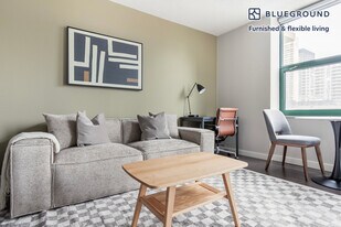 77 W Huron St in Chicago, IL - Building Photo