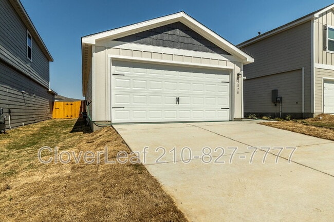 3870 Trail de Paris in New Braunfels, TX - Building Photo - Building Photo