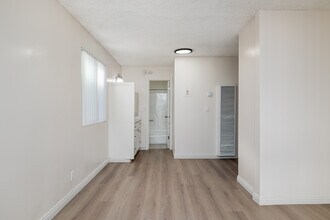 REGAL MANOR in Hawthorne, CA - Building Photo - Interior Photo